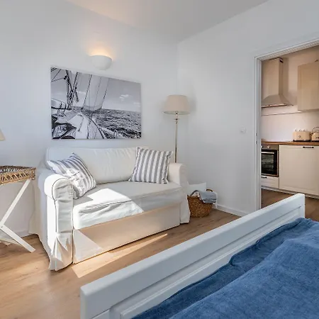 Moderne Nur 400 Meter Zum Apartment