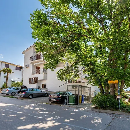 Moderne Nur 400 Meter Zum Apartment